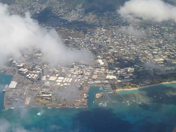 Thought a good place to start is at the beginning..  so here is a look down on Waikiki (on the right) as we made our final approach into Honolulu International.  This was around 11:15am.  Ko Olina is approx 17 miles from the airport.